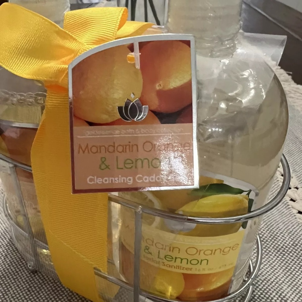 Good Essence Mandarin Orange&Lemon Hand Soap & Sanitizer- 16 oz. ea. New Set - Picture 3 of 3